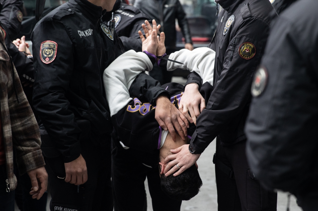 Küçükçekmece'de AK Parti'nin seçim çalışmasında düzenlenen silahlı saldırıya ilişkin suça sürüklenen 3 çocuk tutuklandı