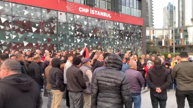 Avcılar ve Sarıyer iddiası CHP'lileri kızdırdı! İl başkanlığı binası önünde toplanıp slogan attılar