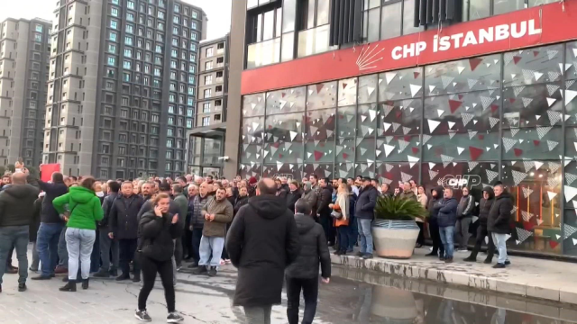 Avcılar ve Sarıyer iddiası CHP'lileri kızdırdı! İl başkanlığı binası önünde toplanıp slogan attılar