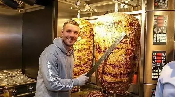 Lukas Podolski dönerci oldu, servetine servet kattı