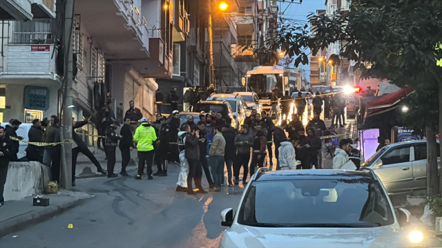İstanbul Küçükçekmece'de AK Parti'nin seçim çalışmasına silahlı saldırı: 1 kişi yaralandı