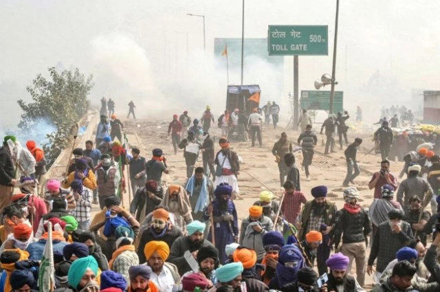 Hindistan'da çiftçilerin protestosuna biber gazlı müdahale