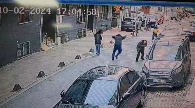 Seçim çalışmasına silahlı saldırı: Genç kadının vurulma anı güvenlik kamerasında