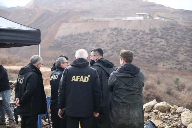 Erzincan'da kayıp işçilerden ilk iz! 3 personelin manganez ocağında olduğu üzerinde duruluyor