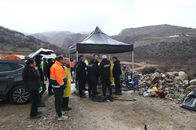 Erzincan'da kayıp işçilerden ilk iz! 3 personelin manganez ocağında olduğu üzerinde duruluyor