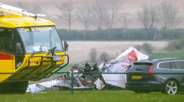 İngiltere'de gösteri uçağı düştü, pilot yanarak can verdi