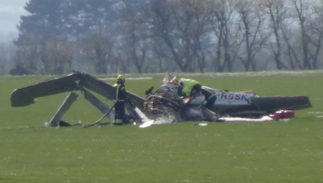 İngiltere'de gösteri uçağı düştü, pilot yanarak can verdi
