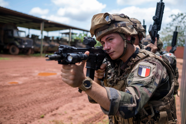 Rus istihbaratı: Fransa, ilk etapta 2 bin askeri Ukrayna'ya göndermek için hazırlık yapıyor