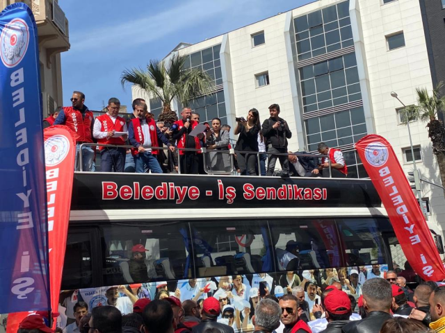 İzmir Büyükşehir Belediyesi'nde görevli 6 bin işçi eyleme çıktı, şehir ulaşımında aksama yaşandı