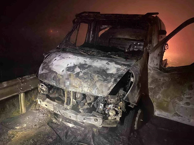 Destici'nin kaza yapan makam aracını taşıyan çekici alev alev yandı