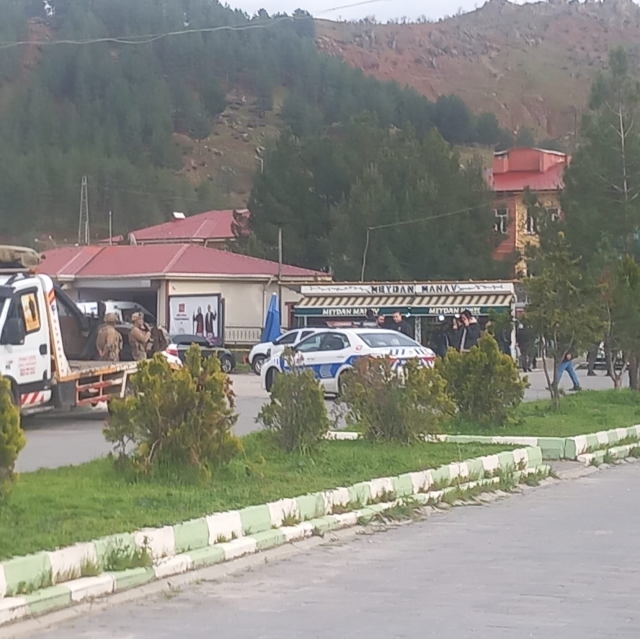 Husumetlilerin muhtarlık seçimi nedeniyle çıkan kavgasında 1'i polis, 9 kişi yaralandı