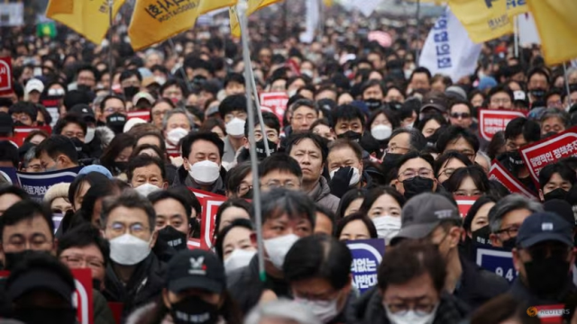 Güney Kore'de sular durulmuyor! İşe dönme emrine karşı gelen 7 bin stajyer doktorun lisansı askıya alınıyor