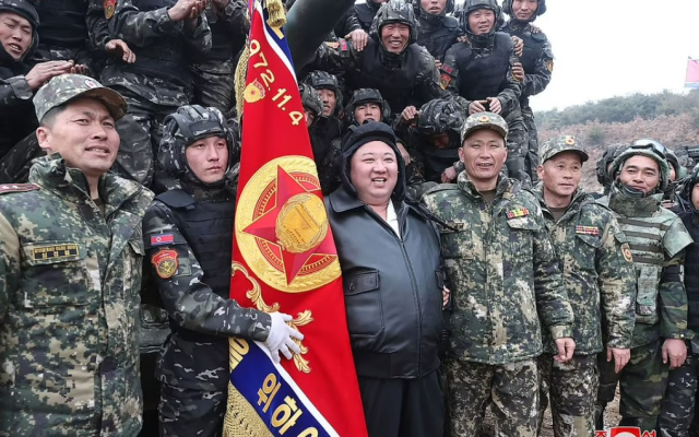 Kim Jong Un, Yeni Tank Modeli Üzerinde Eğitim Alan Askerlere Katıldı
