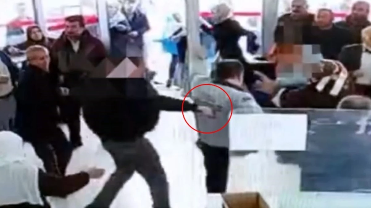 PTT'de kanlı kavga! Kendisini uyaran güvenlik görevlisini bıçakladı
