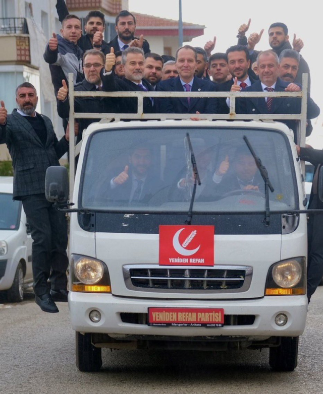 Fatih Erbakan, babası ile özdeşleşen kamyon kasası pozunu verdi