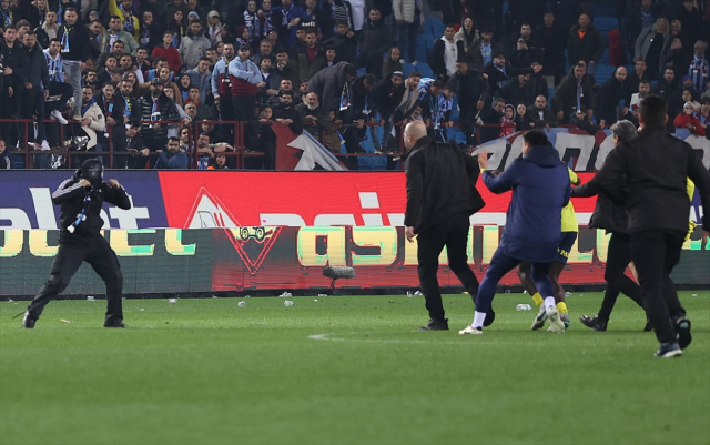 Trabzonspor - Fenerbahçe maçının ardından çıkan olaylar Avrupa basınında büyük yankı buldu