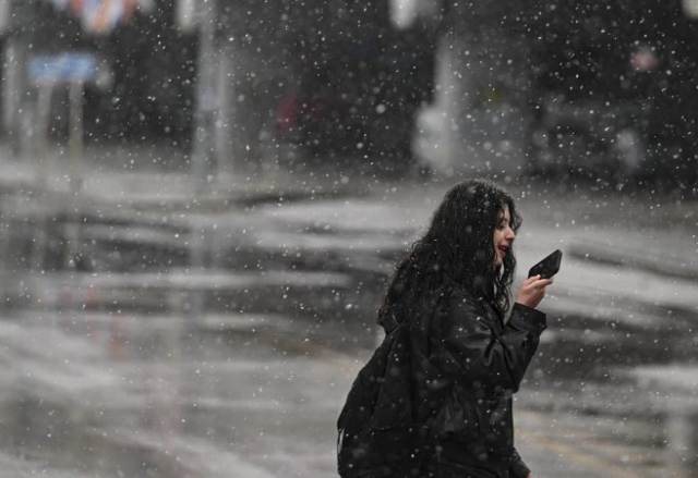 Meteoroloji'nin uyarılarının ardından Ankara'da kar yağışı başladı