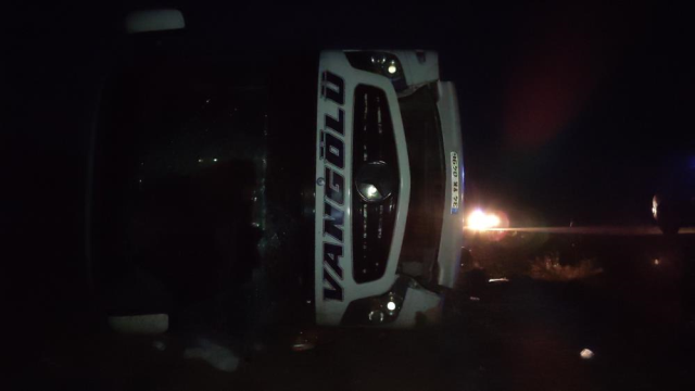 Kırşehir'de yolcu otobüsü yan yattı: 15 yaralı