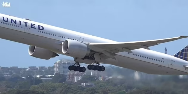 Boeing, Sydney'den San Francisco'ya giden uçakta yakıt sızıntısı yaşadı