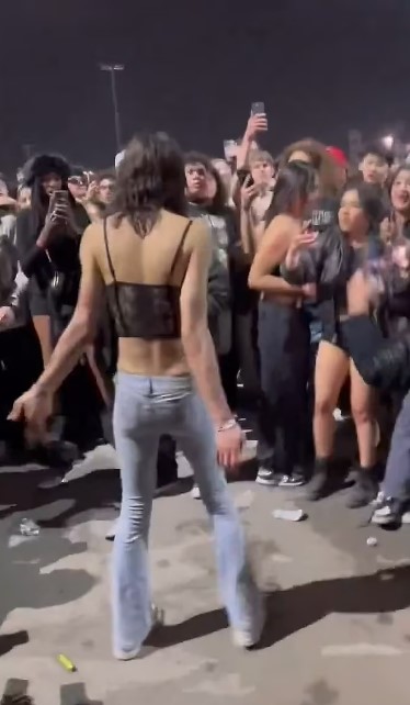 Kanye West'in konserinde ortalık karıştı! Trans birey önüne geçen herkesi yumrukladı
