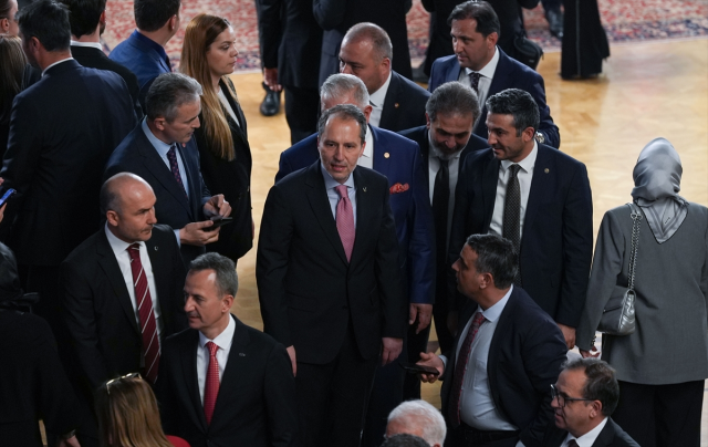 Yeniden Refah'tan, Cumhurbaşkanı Erdoğan'ın Fatih Erbakan'ı çaya davet etmemesine fotoğraflı gönderme