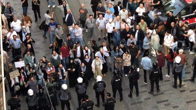 Beyoğlu'ndaki İsrail protestosuna ilişkin Bakan Yerlikaya'dan ilk açıklama: 2 emniyet görevlisi açığa alındı
