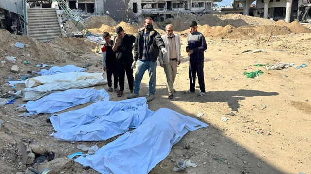 İsrail'in vurduğu Gazze'deki Şifa Hastanesi avlusunda toplu mezar bulundu