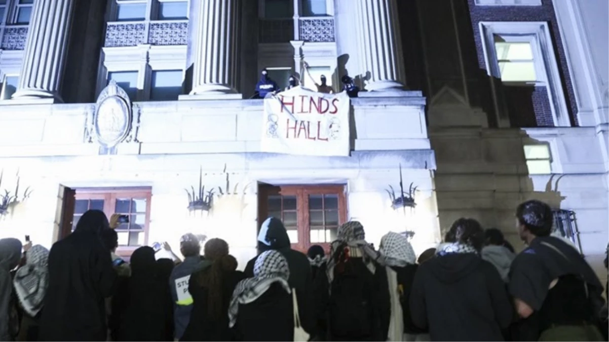 ABD'deki Columbia Üniversitesi'nde Filistin yanlısı öğrenciler dekanlık binasını bastı