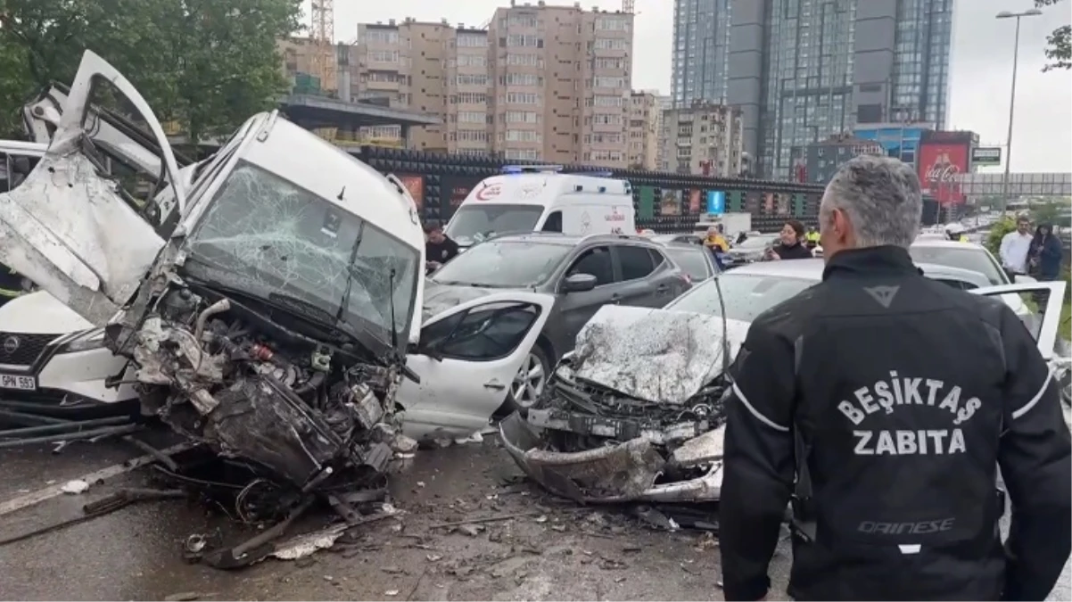 Beşiktaş Büyükdere Caddesi'nde zincirleme kaza! Yaralılar var, çok sayıda ekip bölgede