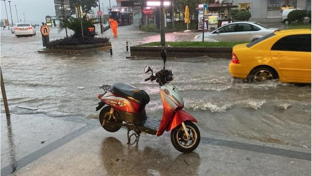 Çanakkale'de beklenen sağanak yağış nedeniyle motosikletlerin trafiğe çıkışı yasaklandı
