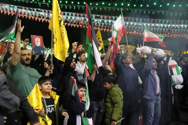 İran'ın Şam Konsolosluğu'na düzenlenen kanlı saldırı sonrası Tahran'da protesto