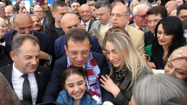 İmamoğlu'na memleketi Trabzon'da davullu zurnalı karşılama: Cumhurbaşkanım Allah'ına kurban