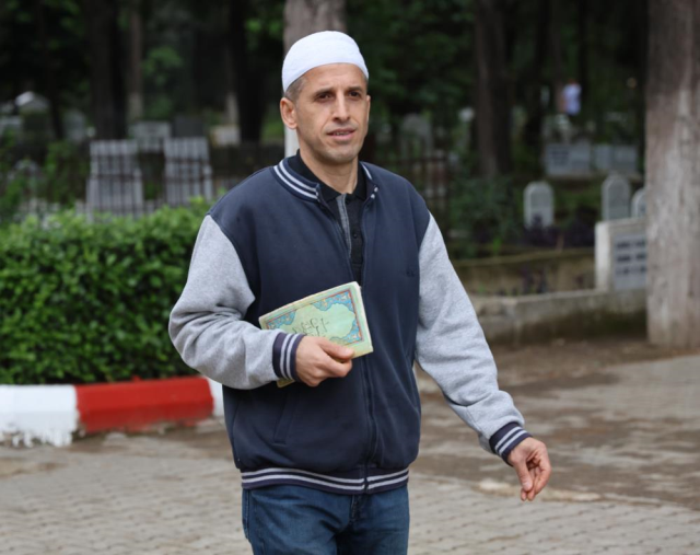 Arife günü mezarlıklarda 'sahte hoca' denetimi: Duayı yanlış okuyanlar dışarı çıkartıldı