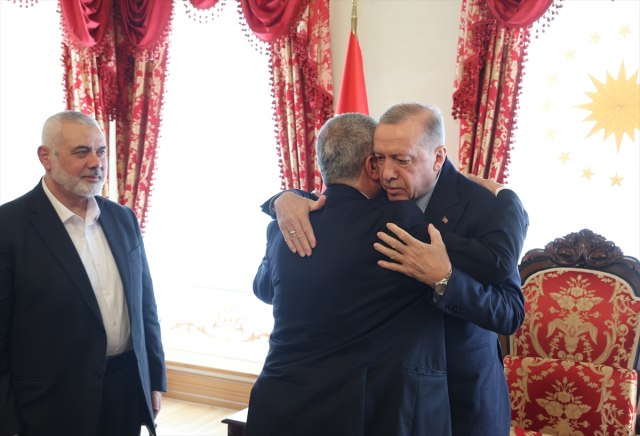 Cumhurbaşkanı Erdoğan'ın Dolmabahçe'de Heniyye ile görüşmesi dünya basınında