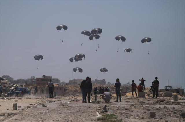 Gazze'ye yardım atan paraşütler insanların üzerine düştü: Çok sayıda ölü ve yaralı var