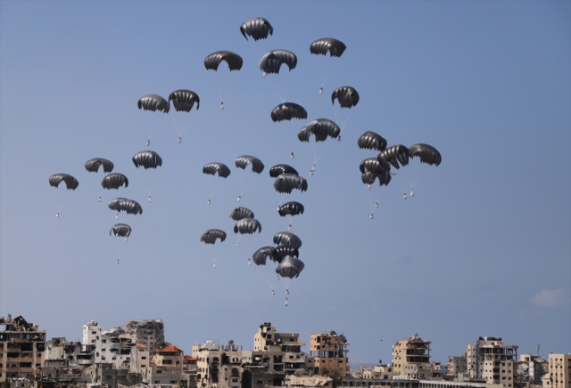 Gazze'ye yardım atan paraşütler insanların üzerine düştü: Çok sayıda ölü ve yaralı var