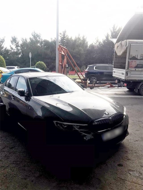 Yıldız Tilbe Konya'ya gitmek üzere çıktığı havaalanı yolunda trafik kazası geçirdi